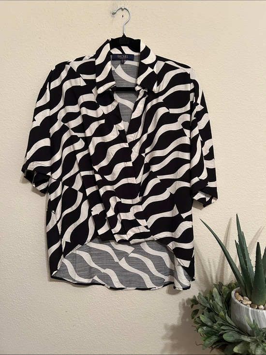 RACHEL Rachel Roy Tops - Rachel Roy Black & White Wave-Print Button-Down Top